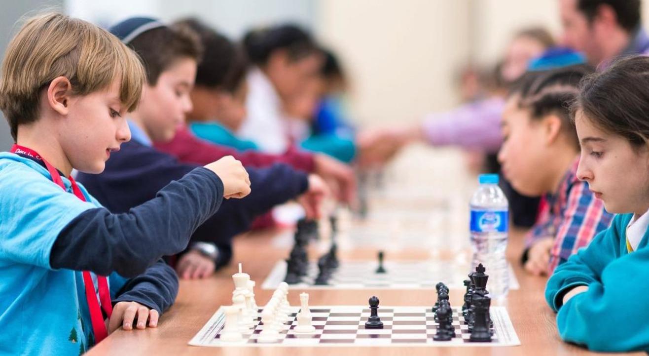 Emplihi The Chess World