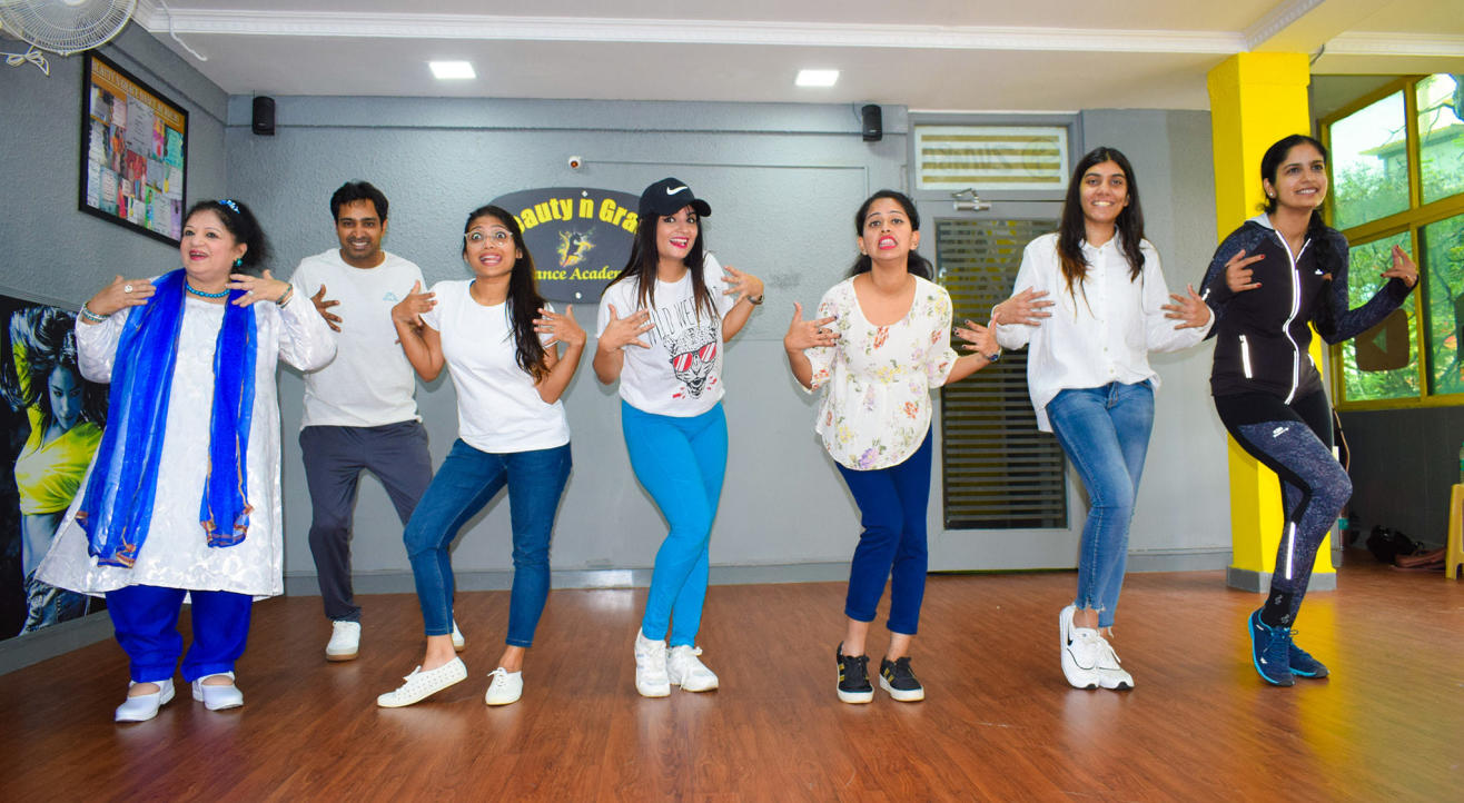 Online  Bollywood/Freestyle Regular Dance Class by Pooja Chaudhary