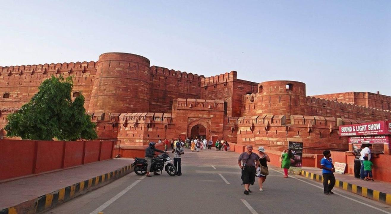 Agra Fort Entry Ticket with Local guide 