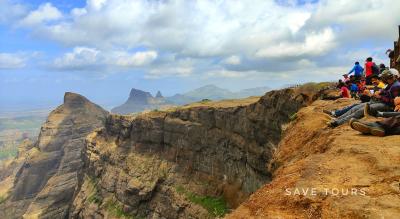 Fireflies, Pre-monsoon clouds & Indravajra special Harishchandragad Night Trek