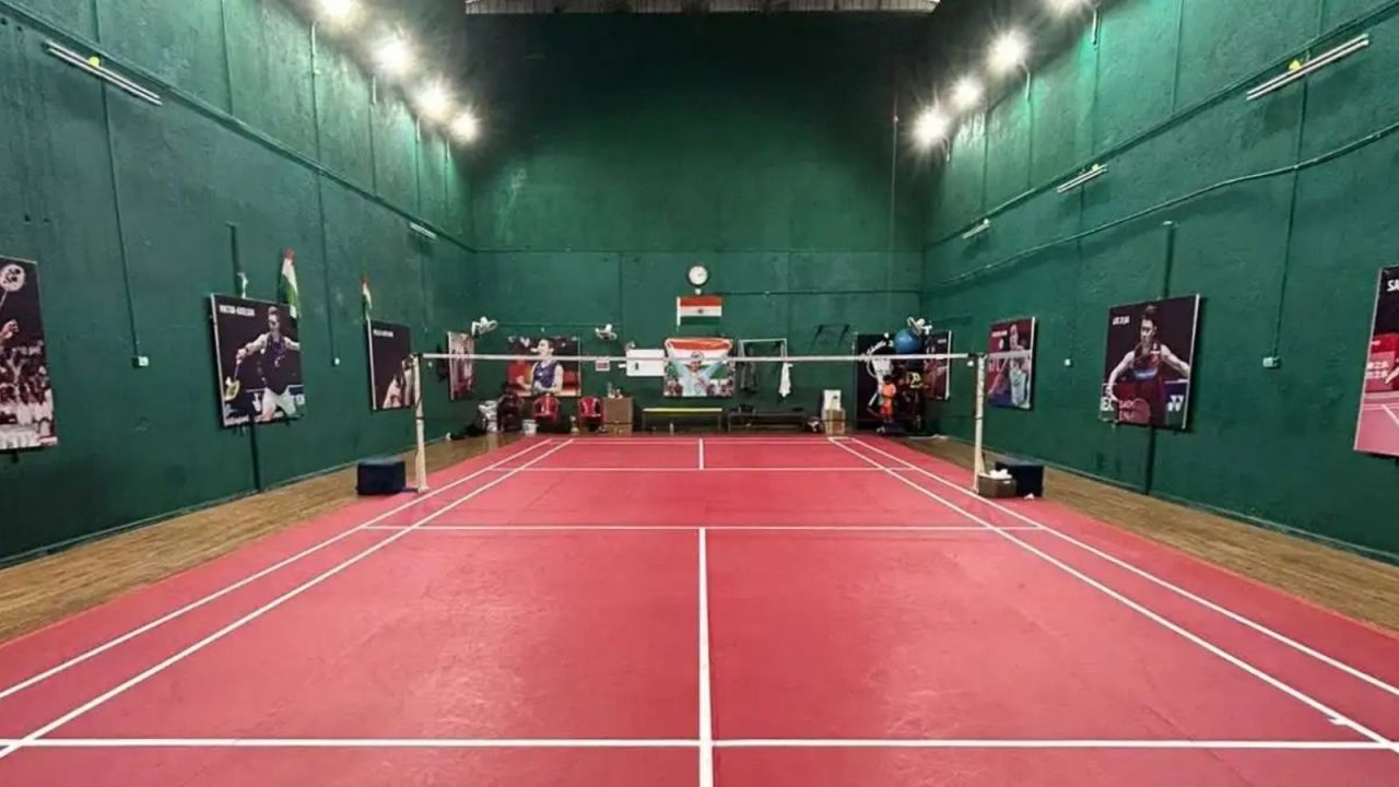 Shuttle Whizz Badminton Academy | Santacruz East