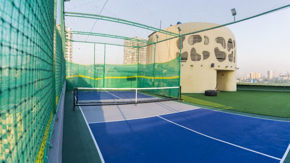 Torqyard | Sea-facing pickle court