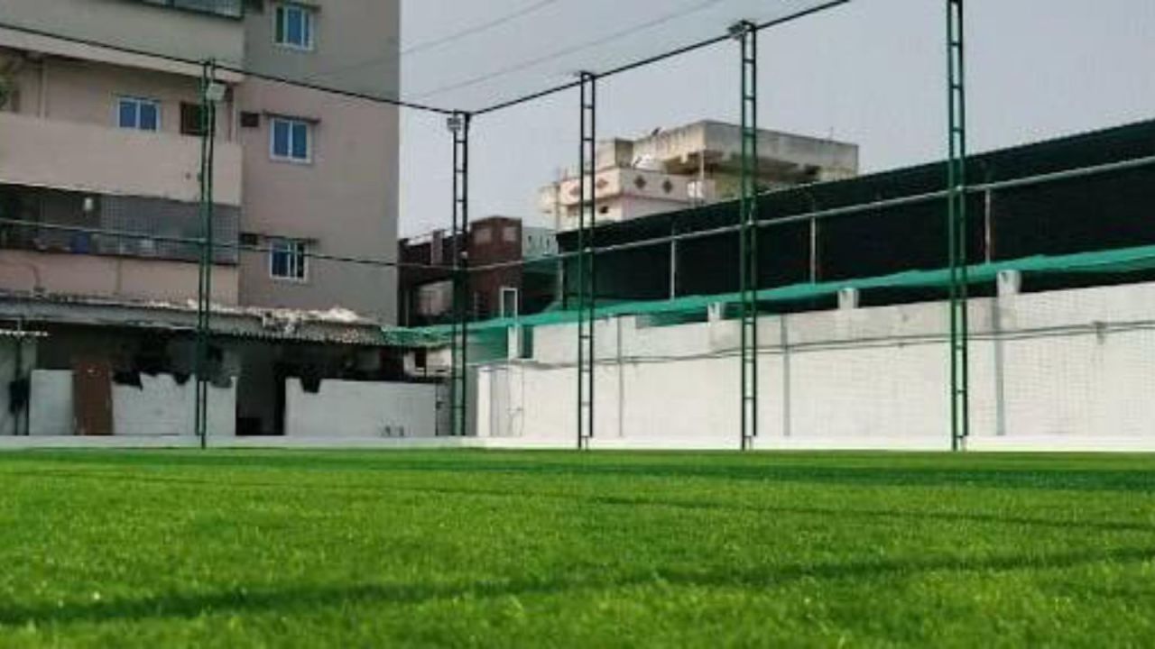 S M Box Cricket
