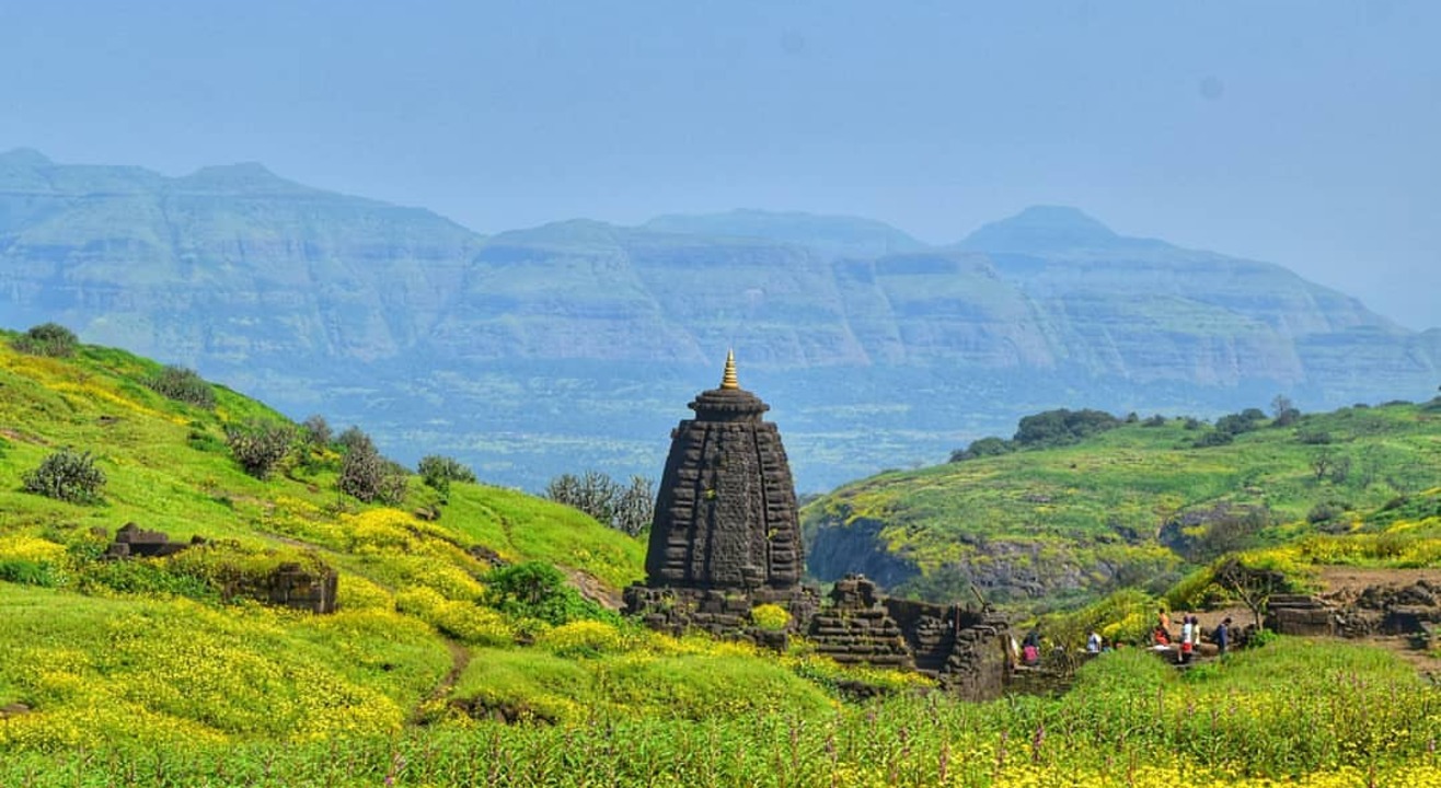 Harishchanragad & Kokankada Trek | Mumbai Mountain Hikers