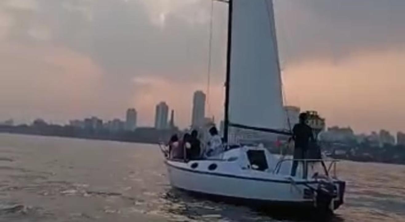 2hrs cruise in Mumbai harbour 