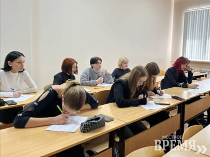 В первом вузе Югры школьники и студенты пробовали себя в роли журналистов