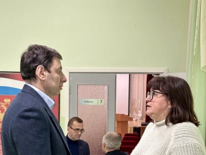 Николай Ташланов встретился с заведующей участковой больницей, построенной благодаря «Карте развития Югры»