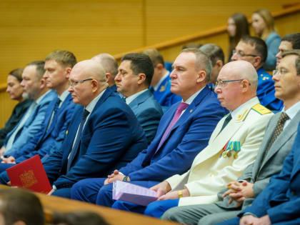 Владимир Семенов поздравил работников прокуратуры с профессиональным праздником