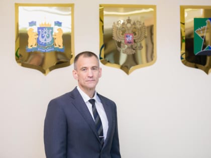 ​Глава Сургутского района Андрей Трубецкой поздравил женщин с 8 марта