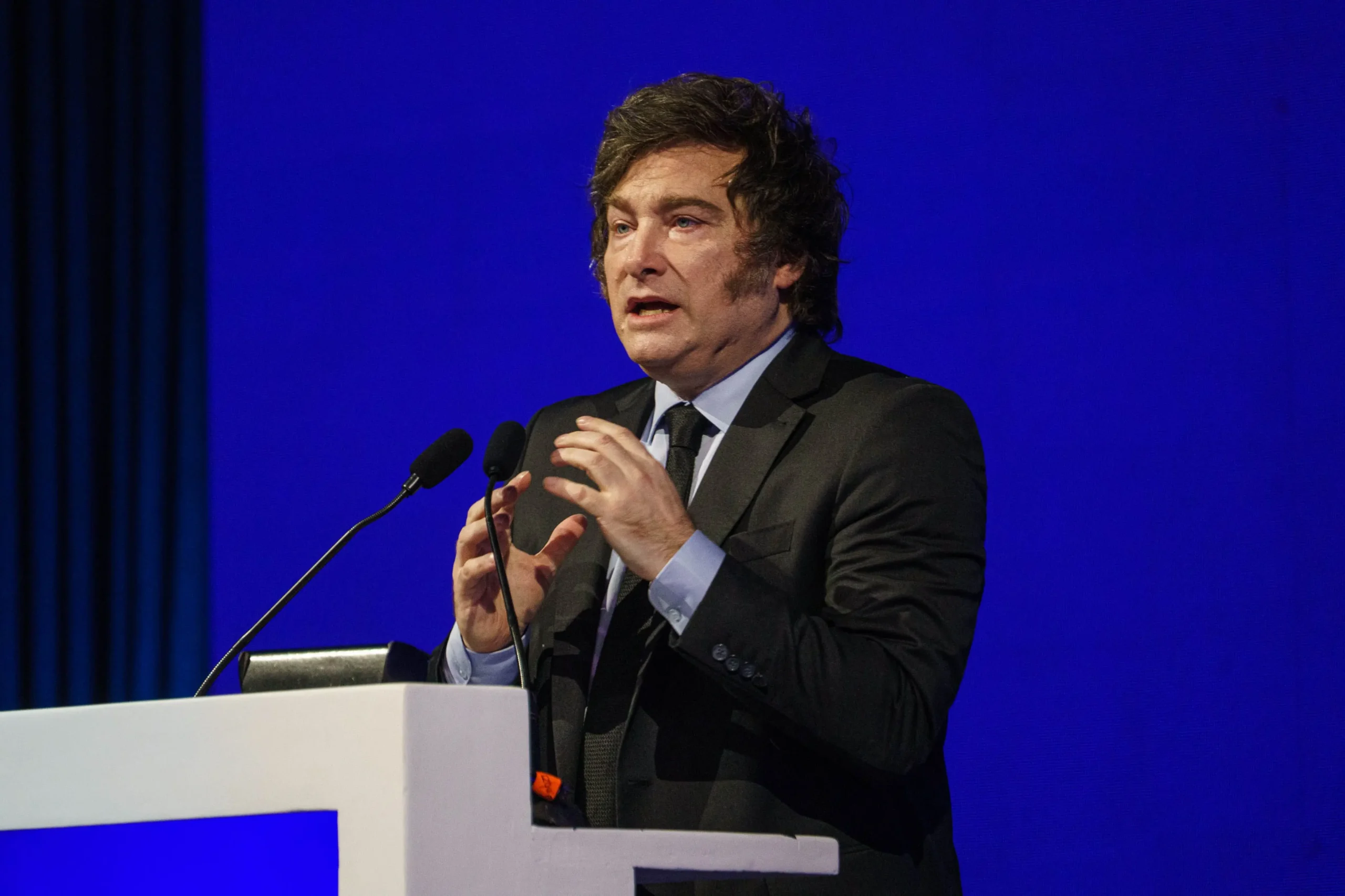 Milei anticipó un reacomodamiento del gabinete tras las elecciones y apuntó contra “los gremlins” y “los enojaditos de Macri”