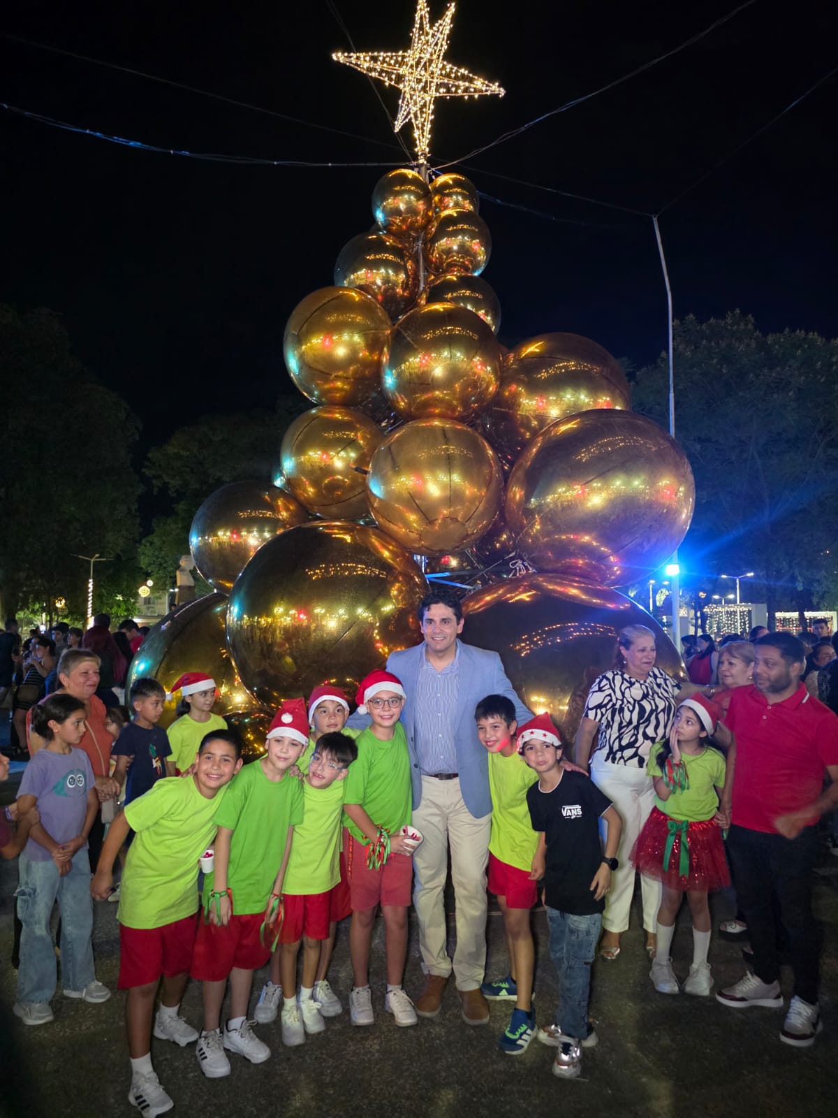 Bruno Romano habló de gestión, obras y proyectos durante la inauguración del Árbol de Navidad
