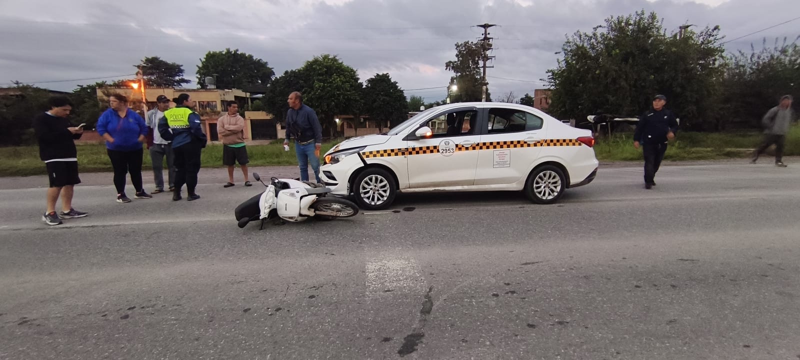 Choque entre un auto y una moto en la Ruta 9: dos personas resultaron heridas