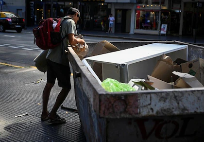 La pobreza bajó al 28,2% en el segundo semestre de 2025 y alcanzó su nivel más bajo desde 2018