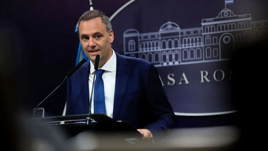 Adorni vuelve a escena en medio de la polémica y el Gobierno acelera su agenda de reformas en el Congreso