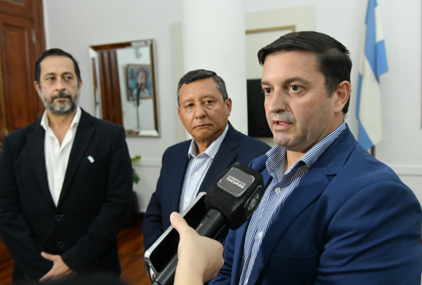 Celusal analiza donar tierras para viviendas y financió un puente en El Timbó tras las inundaciones