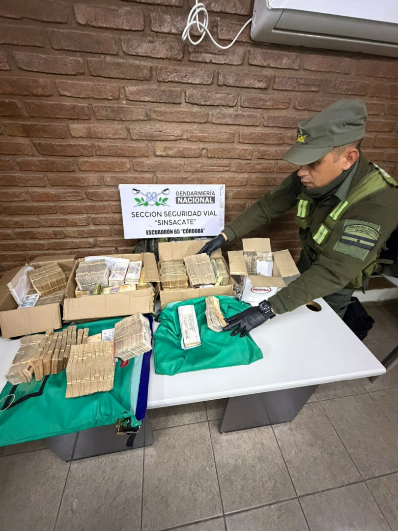 Controles en rutas: secuestran más de $56 millones en Córdoba y armas de fuego en La Rioja