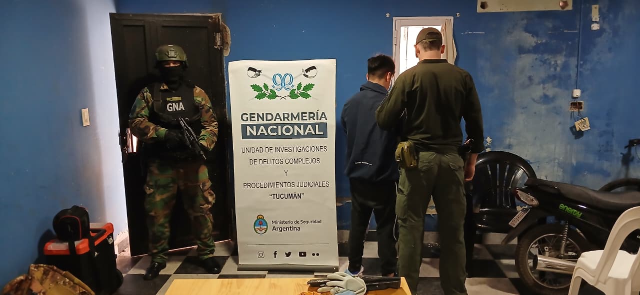 Gendarmería allanó dos viviendas en Aguilares y secuestró cocaína, dinero y elementos vinculados al narcomenudeo