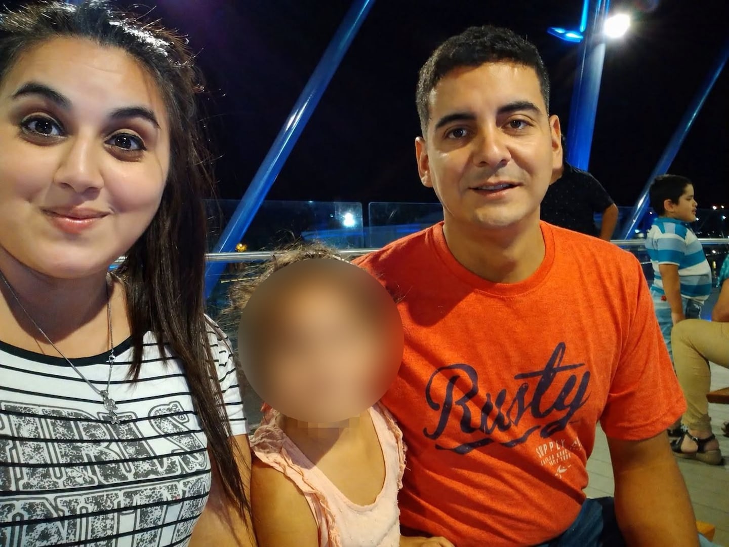 Un hombre persiguió a su expareja cuando iba a trabajar, la hizo caer de la moto y la asesinó a puñaladas en San Juan