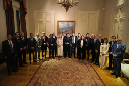 Gobernadores impulsan un frente opositor al kirchnerismo y plantean una convocatoria nacional de cara a 2027