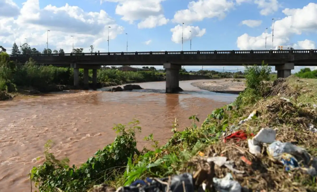 Grave contaminación en el río Salí: un estudio detectó materia fecal hasta 2.400 veces por encima del límite