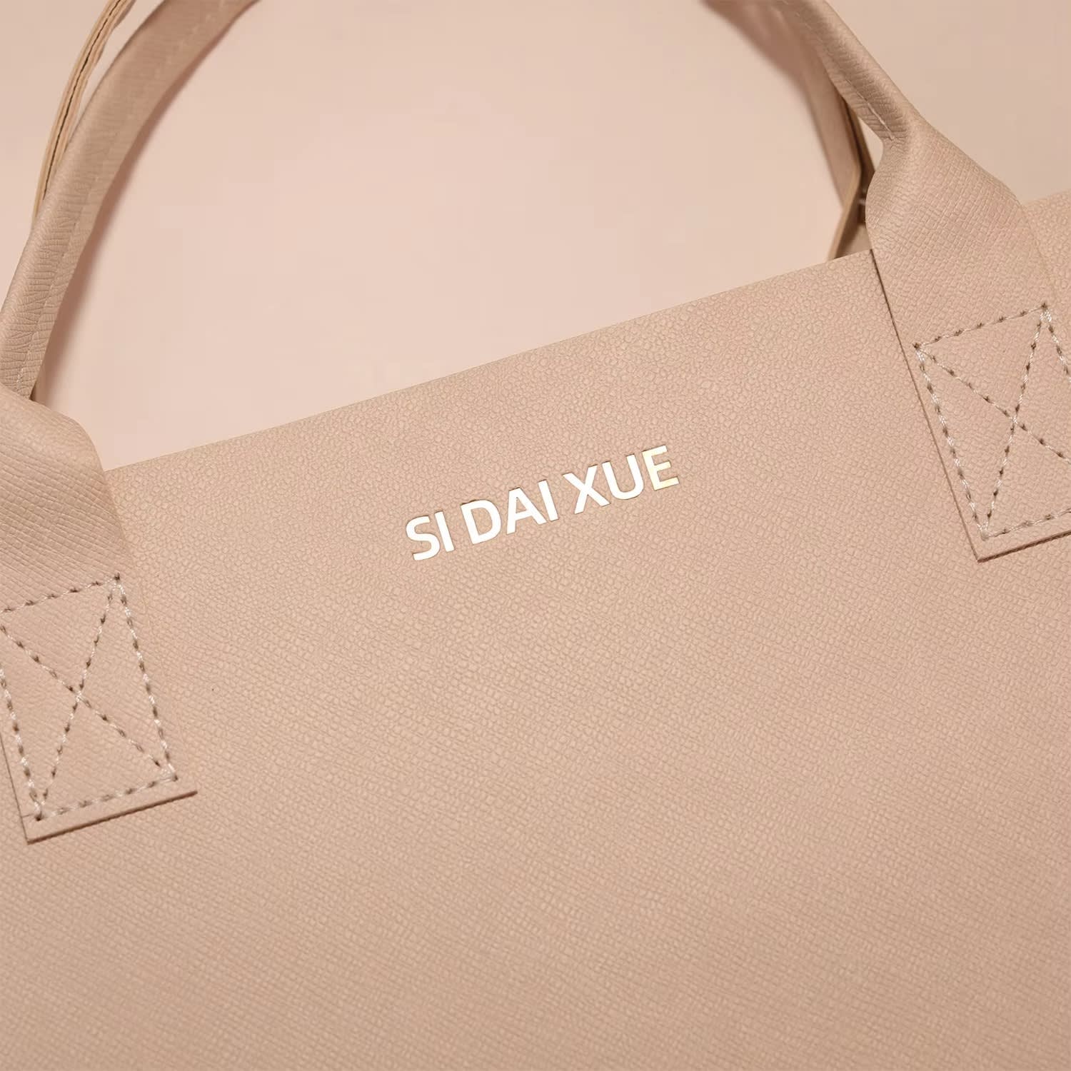 Minimalist Structured Tote Bag for Professional & Casual Use