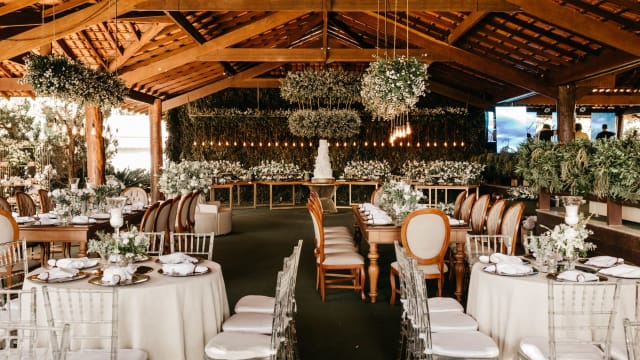 Who Pays for the Wedding in 2027? Modern Etiquette Guide