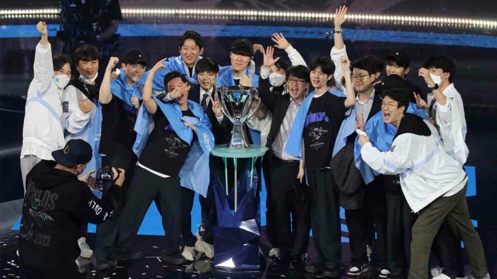 Why are People Still Playing League of Legends in 2023?