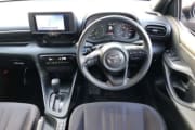 TOYOTA YARIS HYBRID preview 3