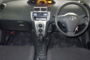 TOYOTA VITZ preview 3
