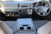 TOYOTA HIACE VAN preview 4