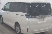 TOYOTA VOXY preview 2