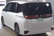 TOYOTA VOXY preview 2