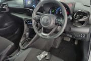 TOYOTA YARIS HYBRID preview 3