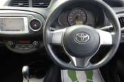 TOYOTA VITZ preview 3