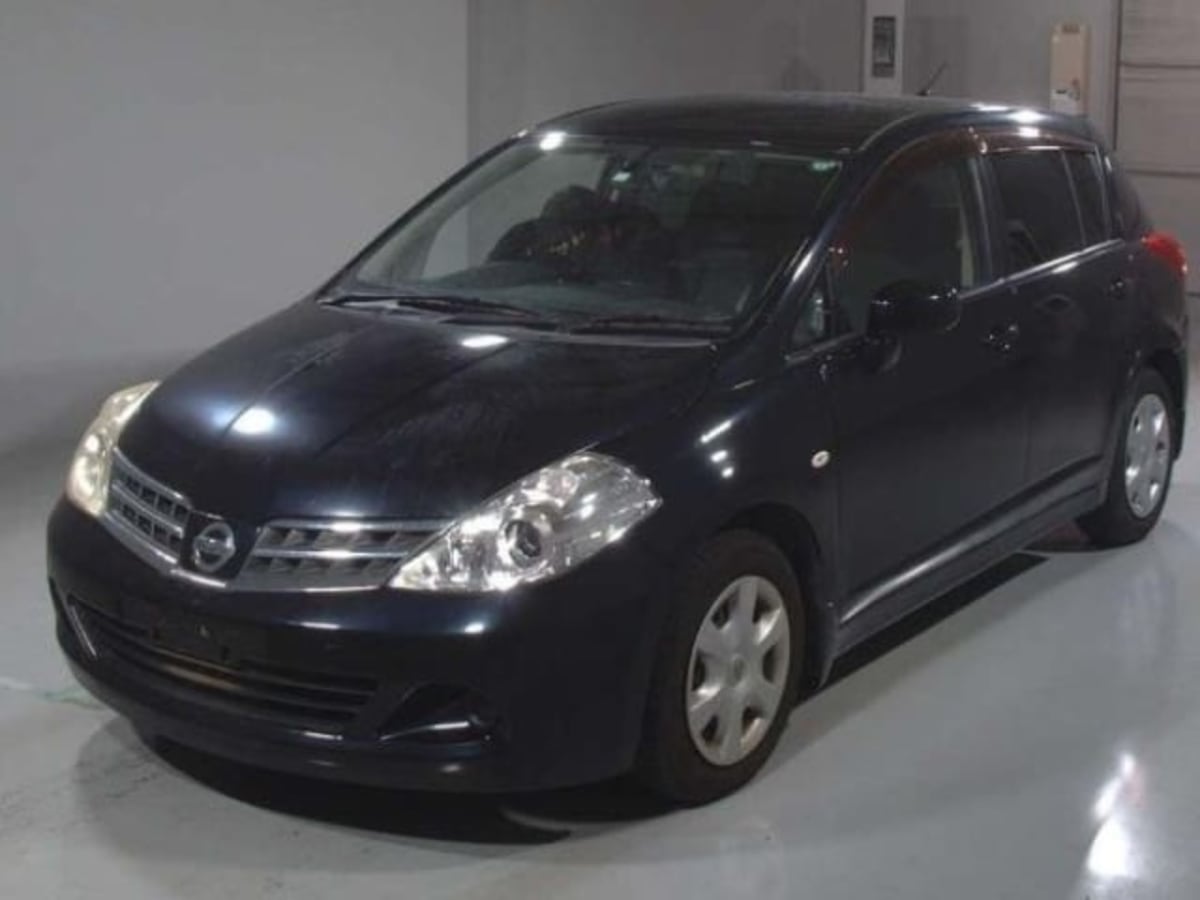 TOYOTA TIIDA