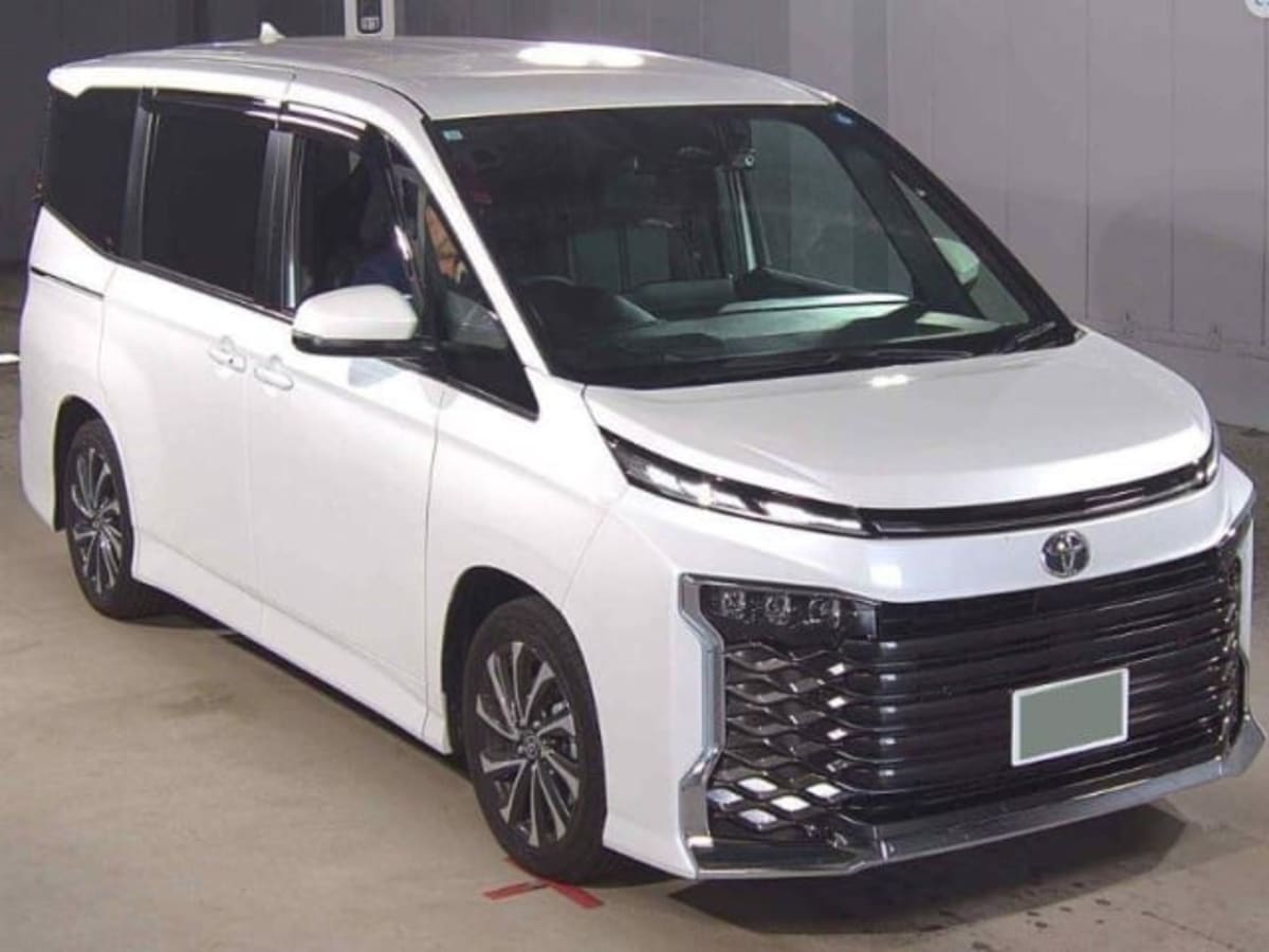 TOYOTA VOXY