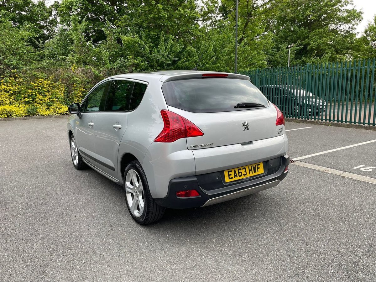 Peugeot 3008 1.6 e-HDi Allure SUV 5dr Diesel EGC Euro 5 (s/s) (115 ps) — photo 3 of 8