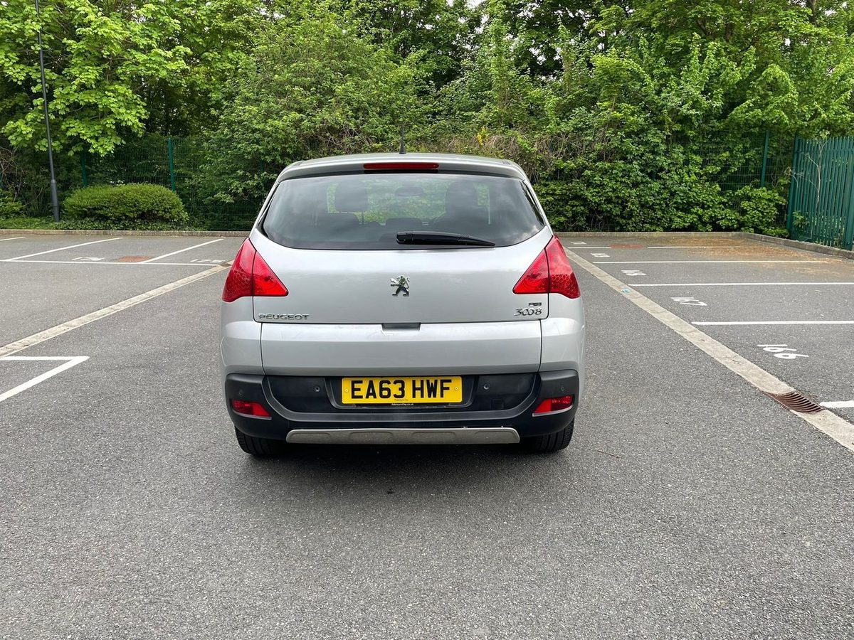 Peugeot 3008 1.6 e-HDi Allure SUV 5dr Diesel EGC Euro 5 (s/s) (115 ps) — photo 4 of 8