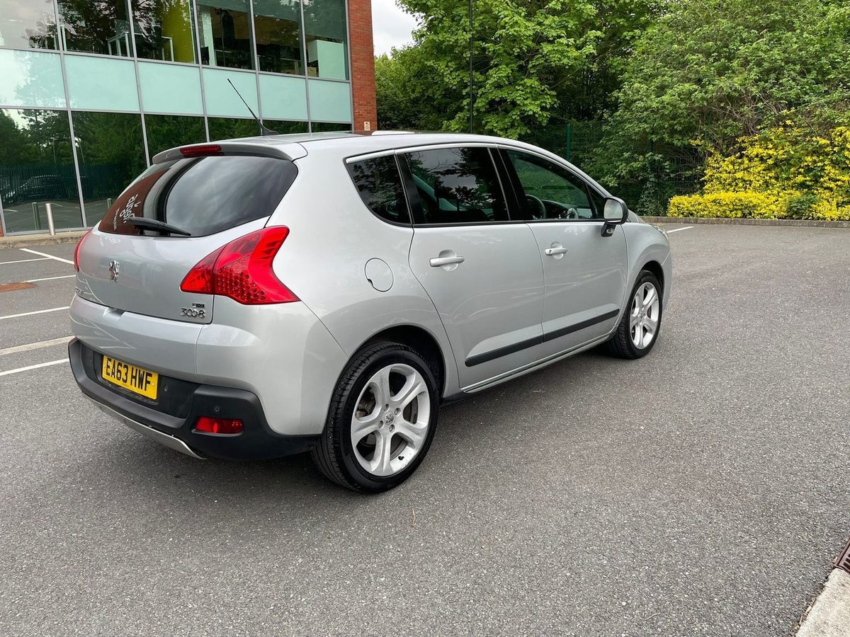 Peugeot 3008 1.6 e-HDi Allure SUV 5dr Diesel EGC Euro 5 (s/s) (115 ps) — photo 5 of 8