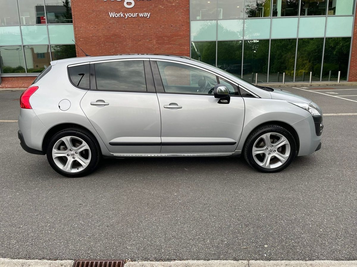 Peugeot 3008 1.6 e-HDi Allure SUV 5dr Diesel EGC Euro 5 (s/s) (115 ps) — photo 6 of 8