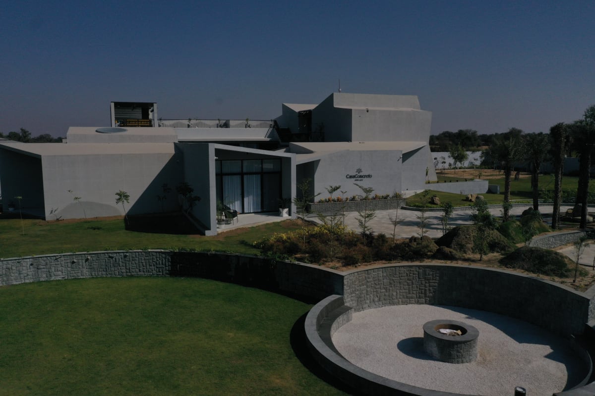 Minimalist concrete architecture of Casa Concreto
