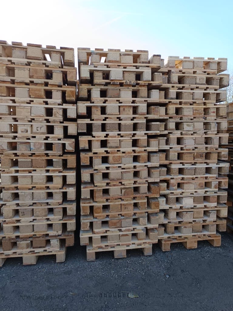Újszerű EUR raklapok raktári felhasználásra