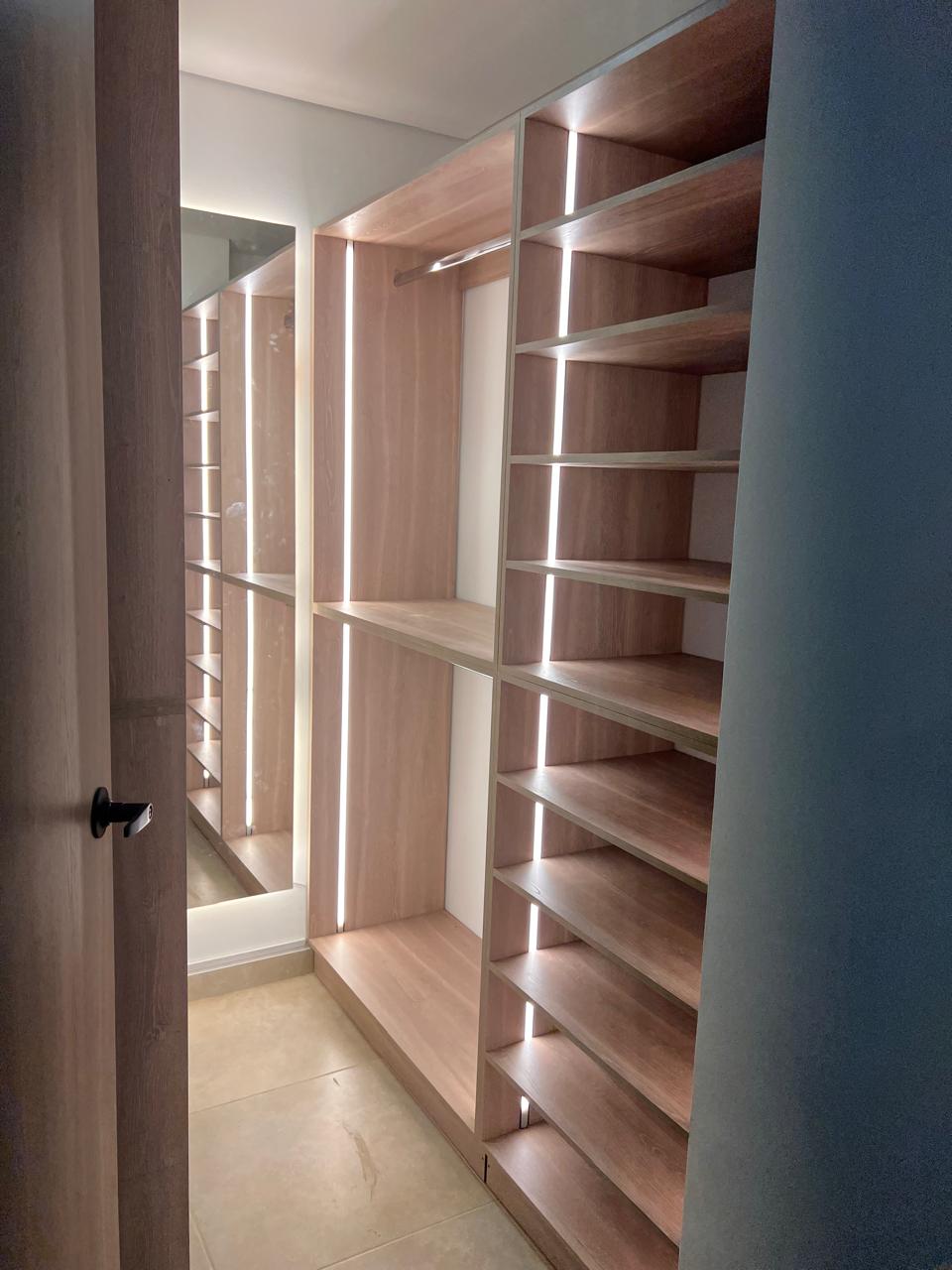 Vestier Urbano con Puertas Corredizas