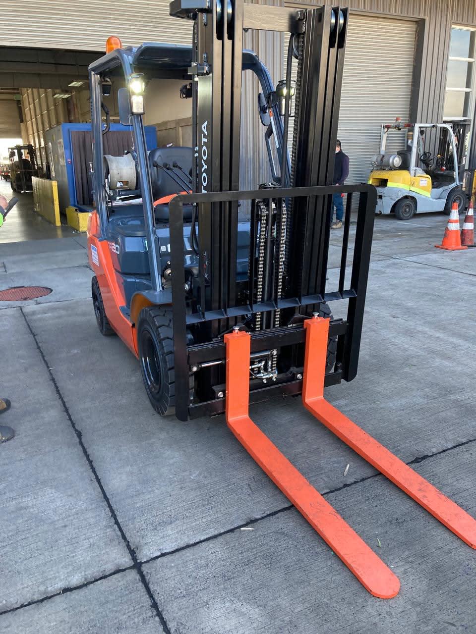 Grúa horquilla en operación