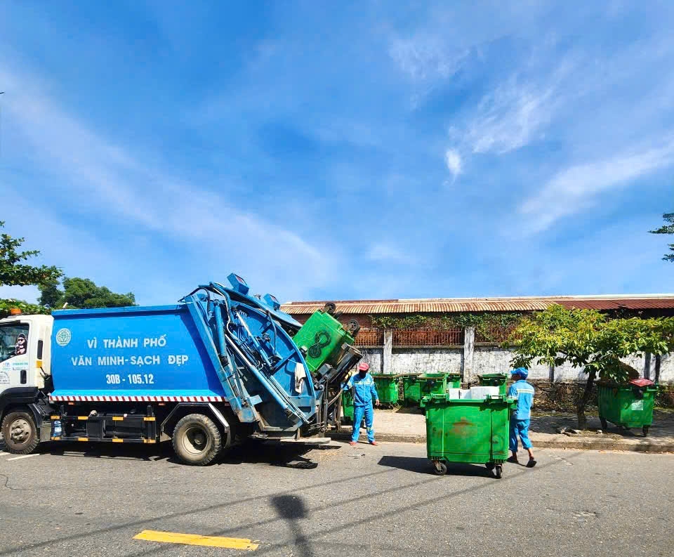 Trong quý III/2026, Urenco 15 đã tăng cường thêm 4 xe cuốn ép rác trọng tải 4,7 tấn thế hệ mới, thay thế cho các mẫu xe 3 tấn trước đây