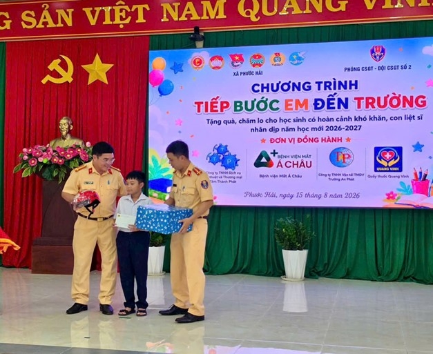 “Tiếp bước em đến trường”