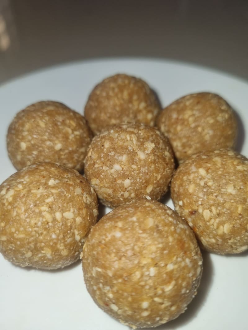 Powdered Til Laddu