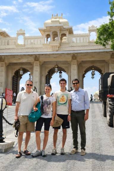 Book Tour Guide for Udaipur City Tour