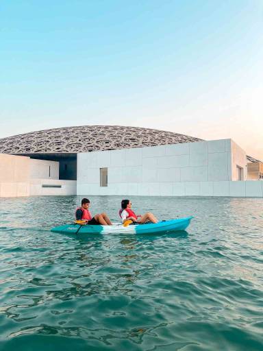Abu Dhabi Guided Kayak Tour around the Louvre