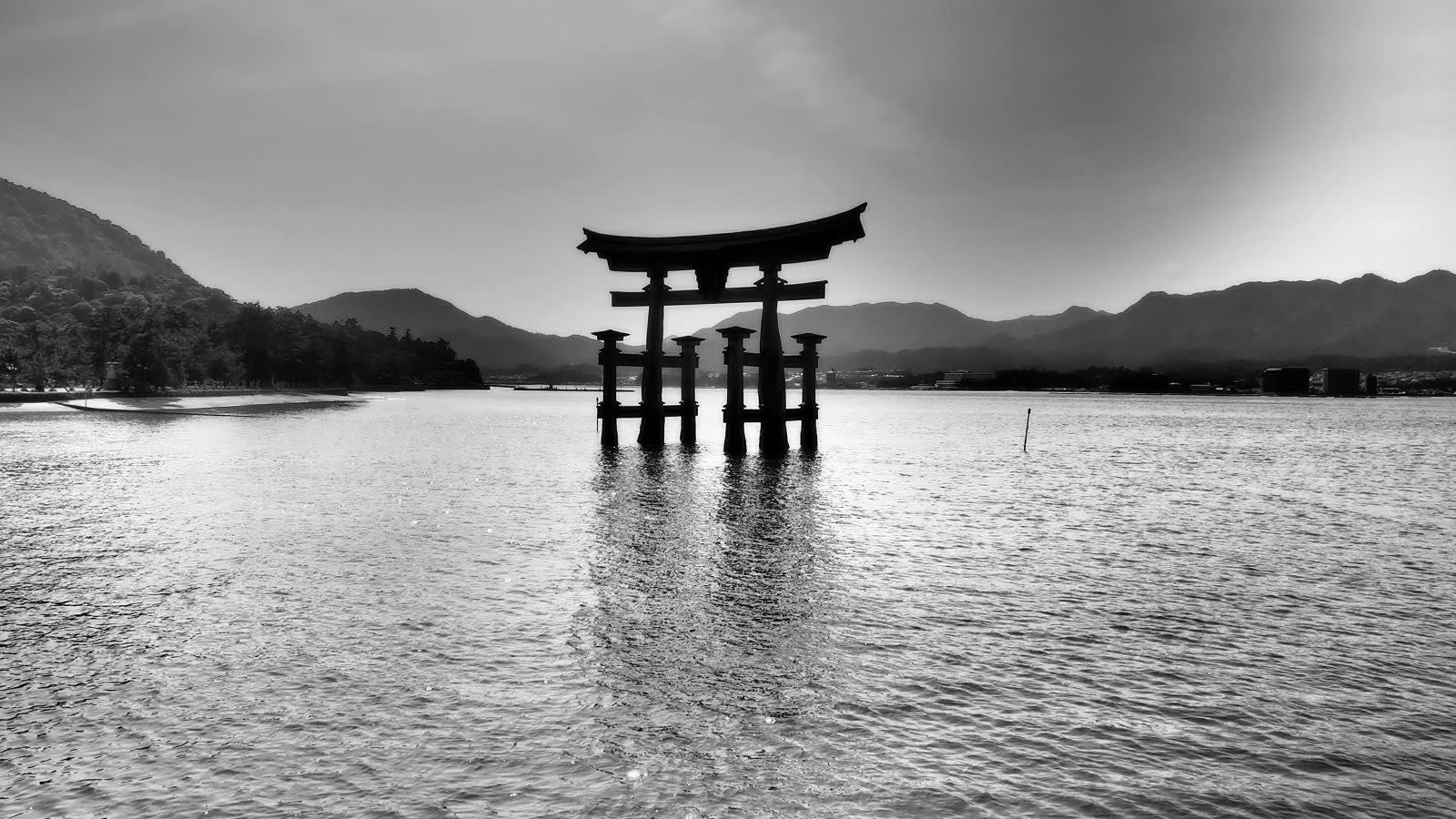 Hiroshima & Miyajima Private Chauffeur Day Tour from Your Hotel — guided tour in Hiroshima